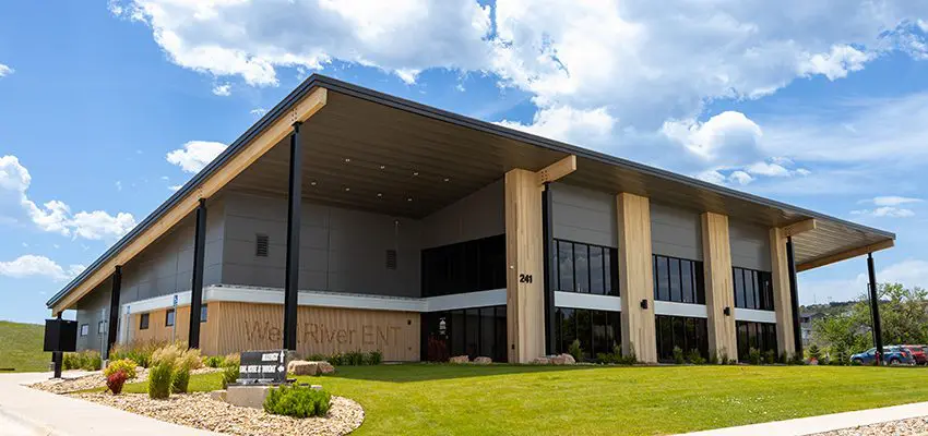 25-WRENT-Clinic-Exterior-850x400